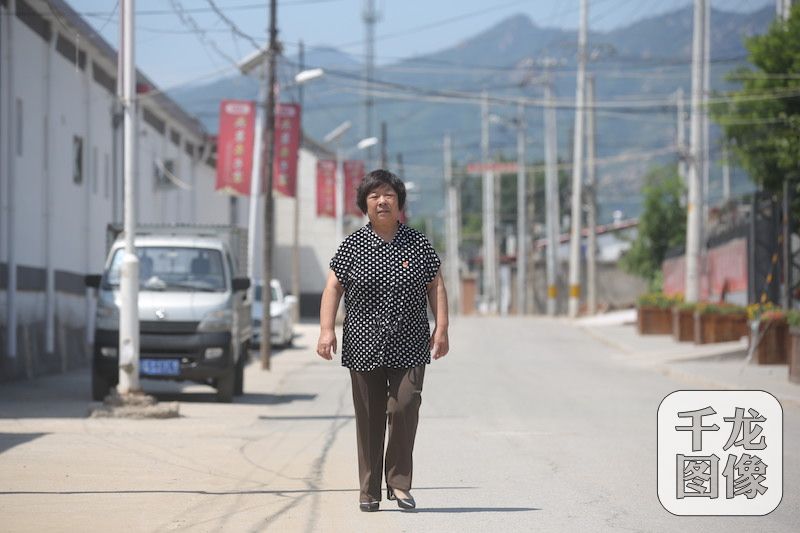 村民對村黨組織的不信任，讓王書平記憶猶新，也激起了斗志，“不把老百姓的問題解決好，我絕不走！”圖為王書平。千龍網(wǎng)記者 薄晨棣攝