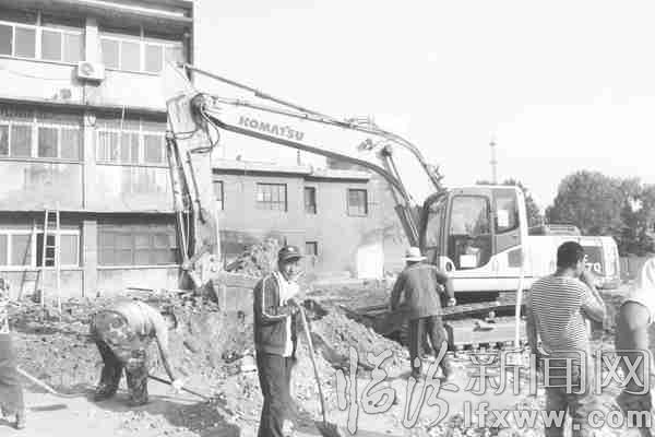 鼓樓南北街改造工程:水廠十字口西南角開(kāi)拆